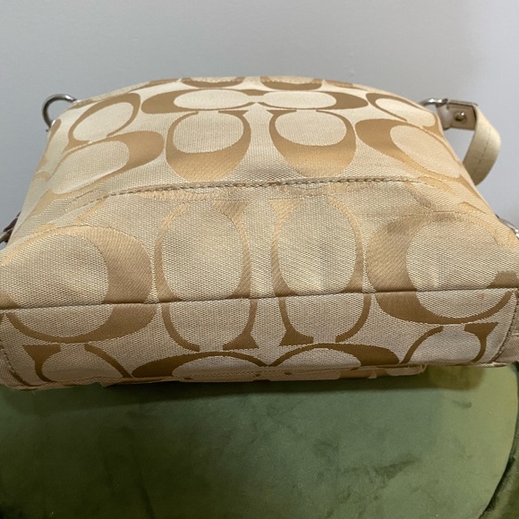 COACH Kyra Signature File Crossbody Bag. In great condition! - Picture 7 of 9